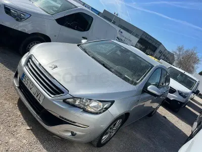 Usado Peugeot 308 SW Style 120 CV (88 kW) 2016 Gris / plata Familiar