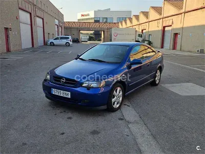 Usado Opel Astra Edition 147 CV (108 kW) 2001 Azul Coupe