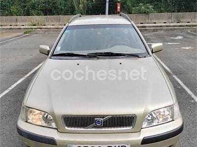 Usado Volvo V40 102 CV (75 kW) 2002 Beige Familiar
