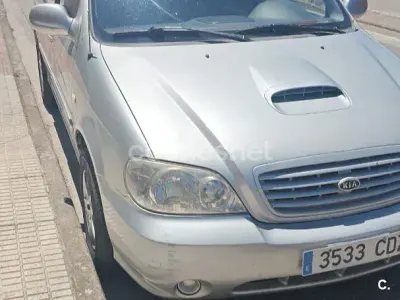 Usado Kia Carnival EX 144 CV (105 kW) 2003 Gris / plata Monovolumen