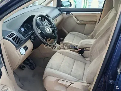 Usado VW Touran Highline 136 CV (100 kW) 2004 Azul Monovolumen