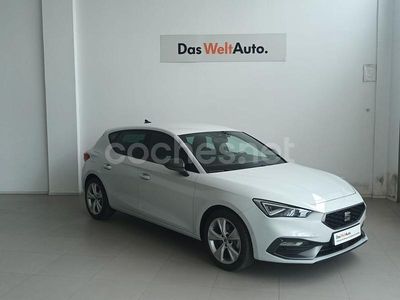Usado Seat Leon FR 116 CV (85 kW) 2025 Blanco Berlina