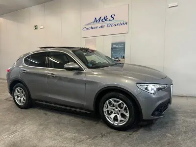 Usado Alfa Romeo Stelvio 190 CV (139 kW) 2020 Gris / plata SUV