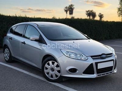 Begagnad Ford Focus Trend 95 HK (69 kW) 2011 Grå Sedan