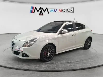 Usado Alfa Romeo Giulietta Veloce 140 CV (102 kW) 2013 Blanco Utilitario