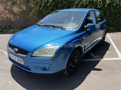 Usado Ford Focus Trend 109 CV (80 kW) 2005 Azul Berlina