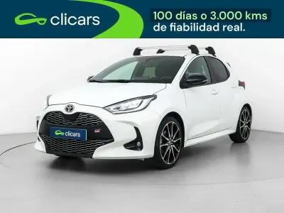 Usado Toyota Yaris Hybrid Sport 75 CV (55 kW) 2022 Blanco