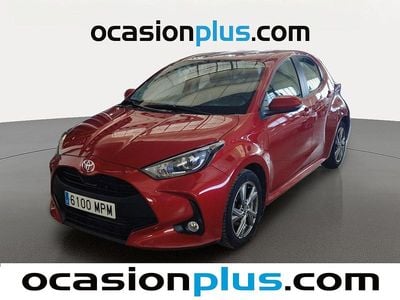 Rojo Usado 2024 Toyota Yaris Hybrid Active Utilitario | 16.591 € (Super precio)