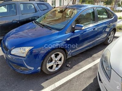 Usado Ford Focus Ghia 115 CV (84 kW) 2007 Azul Berlina