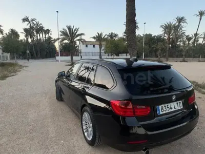 Usado BMW 318 Comfort Edition 143 CV (105 kW) 2014 Negro Familiar