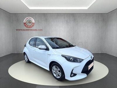 Usado Toyota Yaris Hybrid Business Edition 116 CV (85 kW) 2021 Blanco Berlina