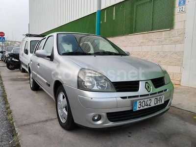Gris / plata Usado 2005 Renault Clio II Berlina | 3300 € (Precio justo)