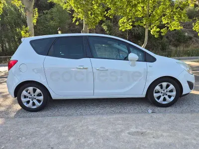Usado Opel Meriva Excellence 140 HP (102 kW) 2013 Branco Monovolume