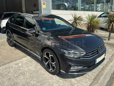 Usado VW Passat R-line 150 CV (110 kW) 2022 Negro Familiar
