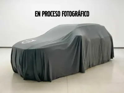 Käytetty Volvo XC40 Core 163 HP (119 kW) 2023 Otro Katumaasturi