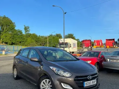 Usado Hyundai i30 Sport 110 CV (80 kW) 2012 Gris / plata Familiar