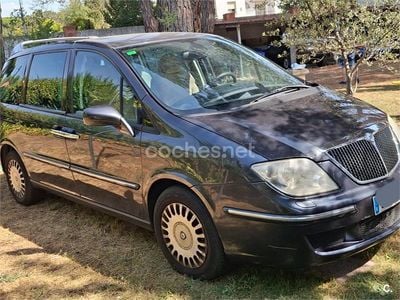 Usado Lancia Phedra 128 CV (94 kW) 2004 Gris / plata Monovolumen