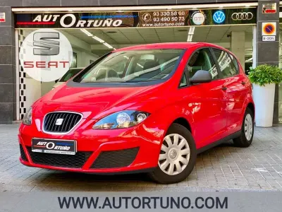 Usado Seat Altea Reference 86 CV (63 kW) 2011 Rojo Monovolumen