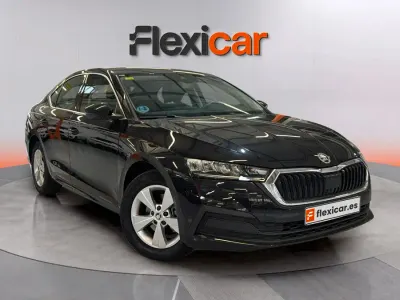Usado Skoda Octavia Ambition 116 CV (85 kW) 2022 Negro Utilitario