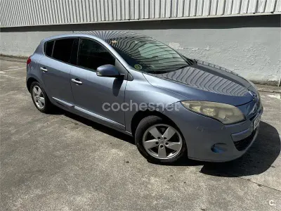 Usado Renault Mégane III Dynamique 130 CV (95 kW) 2009 Azul Berlina
