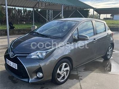Marrón Usado 2016 Toyota Yaris Hybrid Active Berlina | 11.900 € (Buen precio)