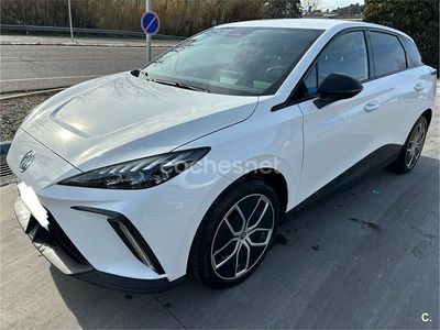 Usado MG MG4 EV Luxury 2023 Eléctrico Utilitario