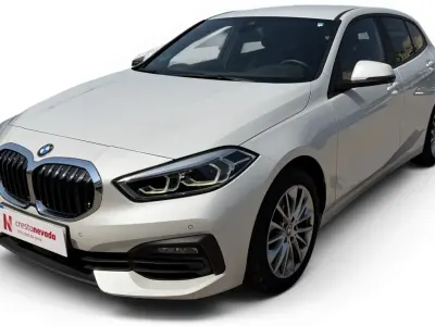 Usado BMW 118 Comfort Edition 136 CV (100 kW) 2021 Blanco