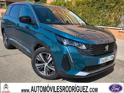 Usado Peugeot 5008 Allure 180 CV (132 kW) 2022 Azul SUV