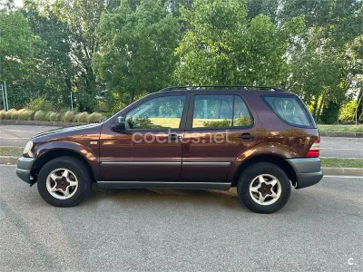 Usado Mercedes ML270 163 CV (119 kW) 2000 Granate SUV