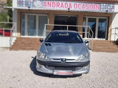 Usado Peugeot 206 109 CV (80 kW) 2002 Gris Descapotable