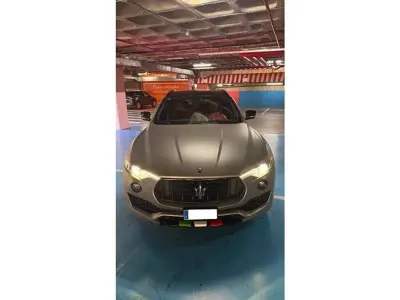 Usado Maserati Levante 430 CV (316 kW) 2018 Gris SUV
