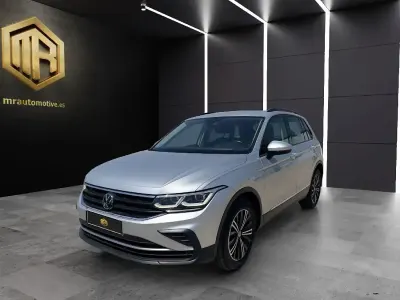 Usado VW Tiguan Life 150 CV (110 kW) 2022 Gris SUV