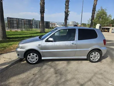 Usado VW Polo Trendline 75 CV (55 kW) 2001 Gris / plata Utilitario