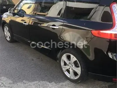 Usado Renault Grand Scénic II Dynamique 130 CV (95 kW) 2009 Negro Monovolumen