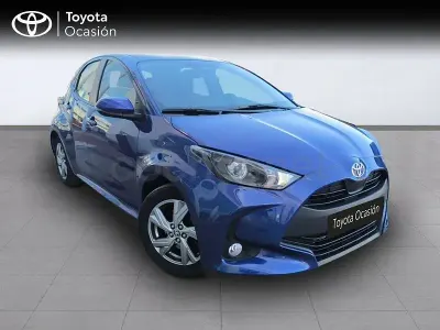 Usado Toyota Yaris Hybrid Active 116 CV (85 kW) 2025 Azul Berlina