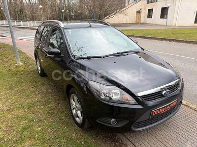 Usado Ford Focus Trend 109 CV (80 kW) 2010 Negro Familiar