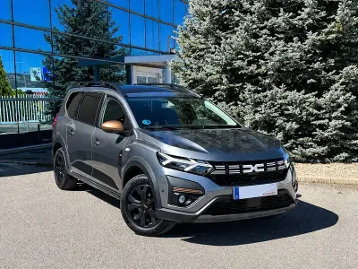 Usado Dacia Jogger Extreme 100 CV (73 kW) 2024 Gris / plata Monovolumen