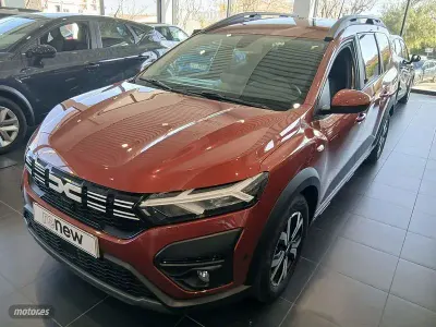 Usado Dacia Jogger Expression 110 CV (80 kW) 2024 Rojo Monovolumen