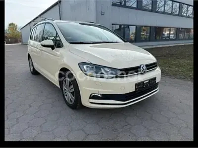 Usado VW Touran Advance 150 CV (110 kW) 2016 Beige Monovolumen