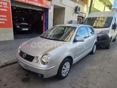 Gris / plata Usado 2002 VW Polo Highline Berlina | 2500 € (Precio justo)