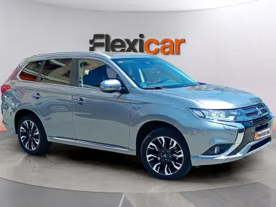 Usado Mitsubishi Outlander P-HEV 203 CV (149 kW) 2017 Gris SUV