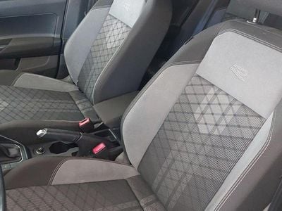 Usado VW Taigo R-line 110 CV (80 kW) 2022 Beig techo negro SUV