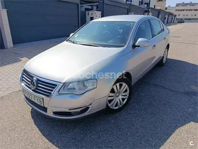 Usado VW Passat Trendline 140 CV (102 kW) 2007 Gris / plata Berlina
