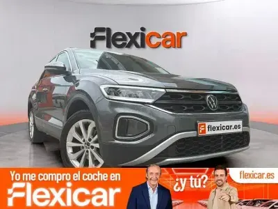 Usado VW T-Roc Life 150 CV (110 kW) 2024 Gris SUV