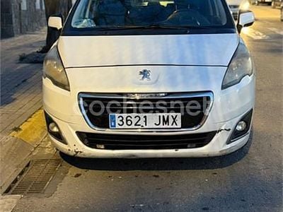 Usado Peugeot 5008 Allure 120 CV (88 kW) 2016 Blanco Monovolumen