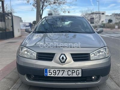 Gris / plata Usado 2004 Renault Mégane II Berlina | 2300 € (Precio justo)