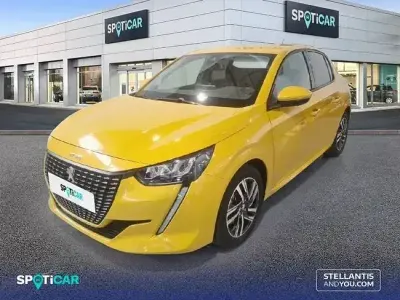 Usado Peugeot 208 Allure 100 CV (73 kW) 2020 Amarillo Utilitario