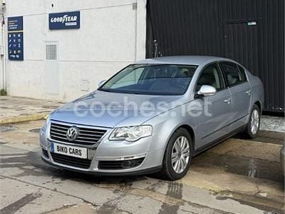 Usado VW Passat Trendline 140 CV (102 kW) 2006 Gris / plata Berlina