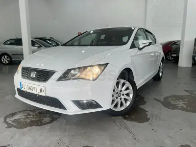 Begagnad Seat Leon Reference 105 HK (77 kW) 2012 Vit Sedan