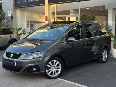 Usado Seat Alhambra Reference 150 CV (110 kW) 2013 Gris / plata Monovolumen